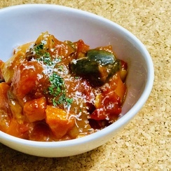 「府中野菜のカポナータとハーブソーセージ」