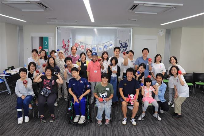 ボッチャ参加者による集合写真