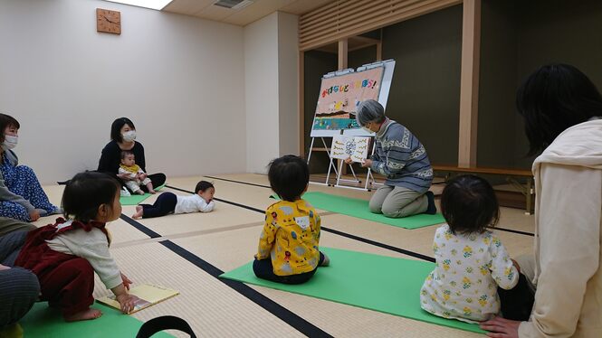 絵本を読みます