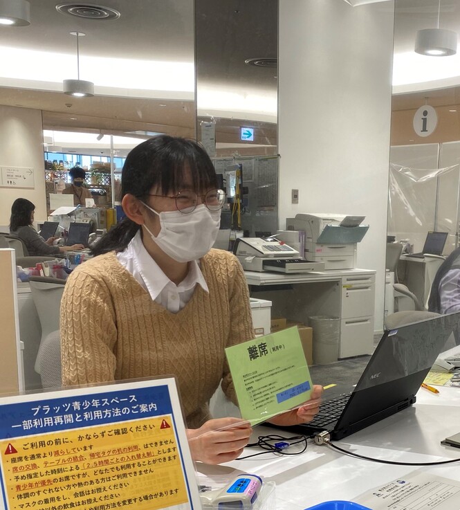 受付する様子