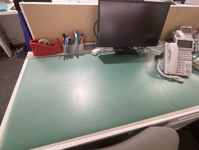 整理整頓されている机の画像