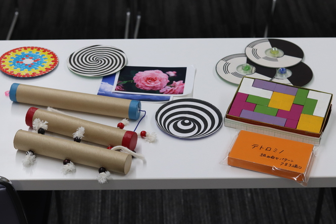 子どもたちが科学体験のイベントで作成するアイテム