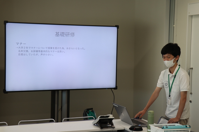 説明する様子